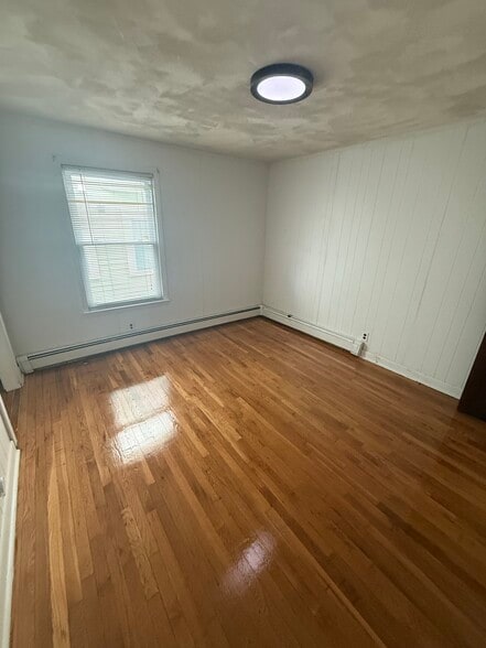 Building Photo - 66 Elm St