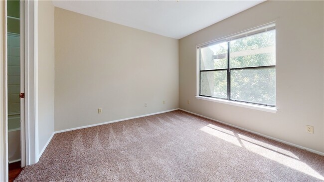 Building Photo - 307 Manuel Dr