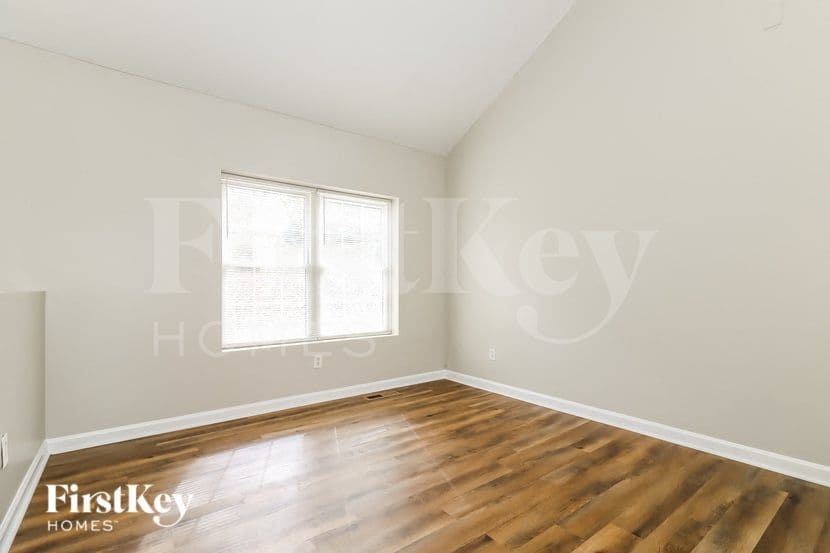 Building Photo - 1216 Woodleigh Rd SW