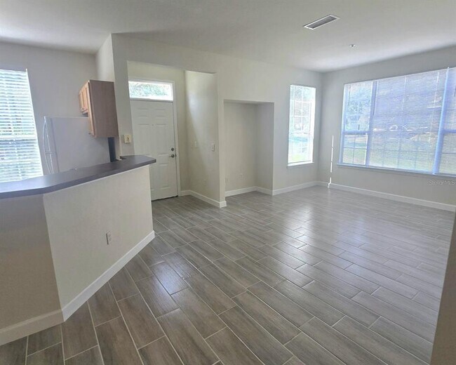 Building Photo - 9013 Lee Vista Blvd