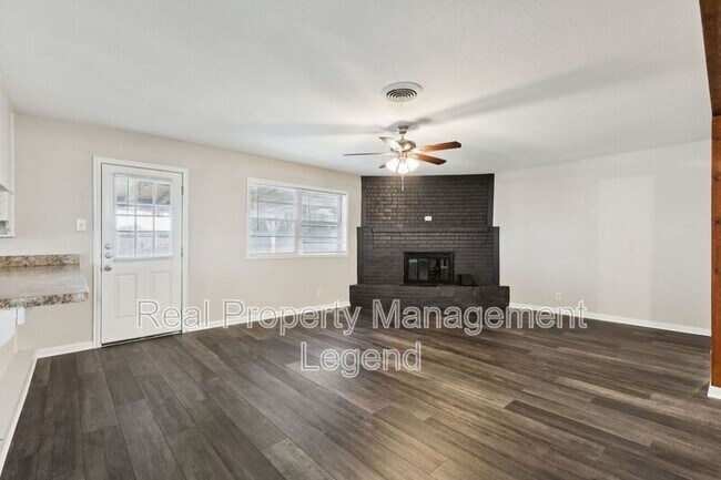 Building Photo - 7009 Corona Dr