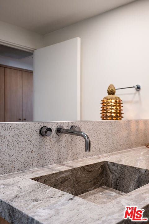 Building Photo - 922 E Anza Dr