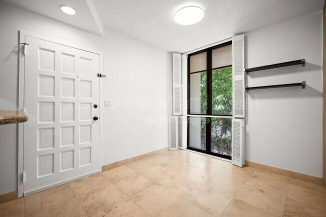 Building Photo - 2666 Tigertail Ave
