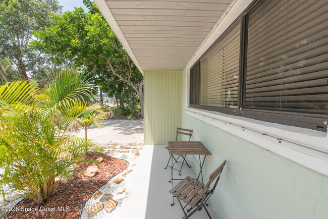 Building Photo - 347 S Lakeside Dr