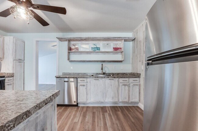 Building Photo - Remodeled three bed house on a quiet cul-de-sac