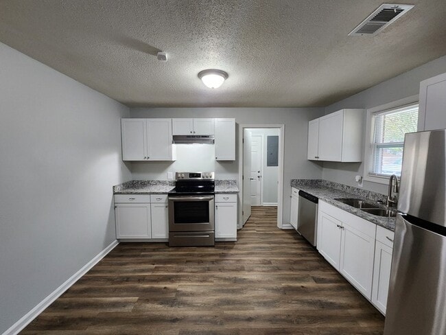 Primary Photo - 723 W Creek Cir