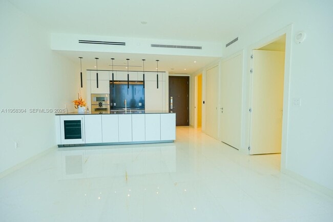 Building Photo - 300 Biscayne Blvd Way