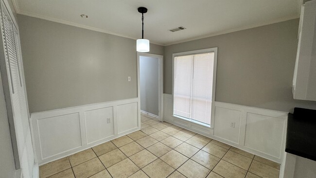 Building Photo - 2302 Hawksmoor Pl