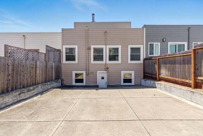 Building Photo - 2314 26th Ave