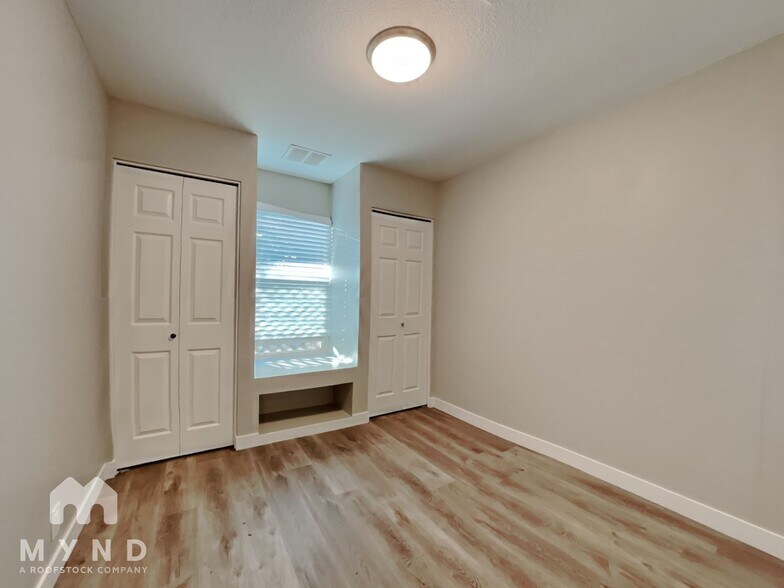 Building Photo - 1116 W Dunbar Dr