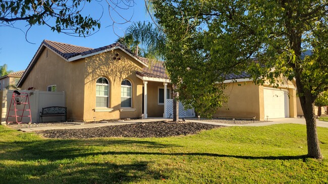 Building Photo - 32850 Sandalwood Ln