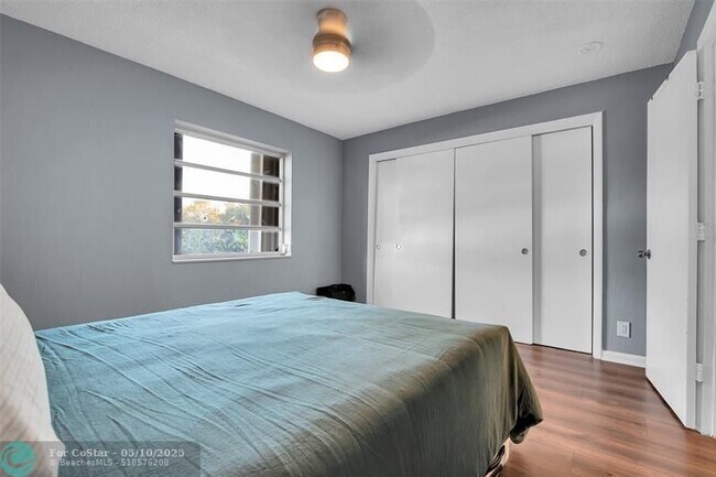 Building Photo - 447 Sunshine Dr