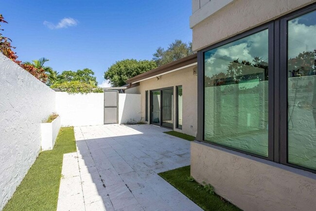 Building Photo - 2903 Banyan Blvd Cir NW