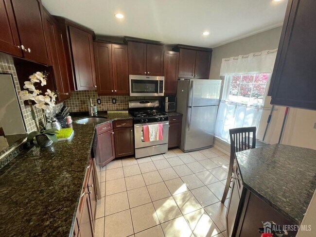 Building Photo - 399 Hadleigh Ln