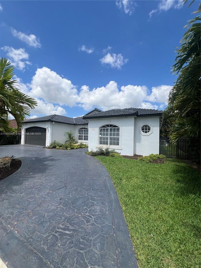 Building Photo - 2682 SW 139th Pl