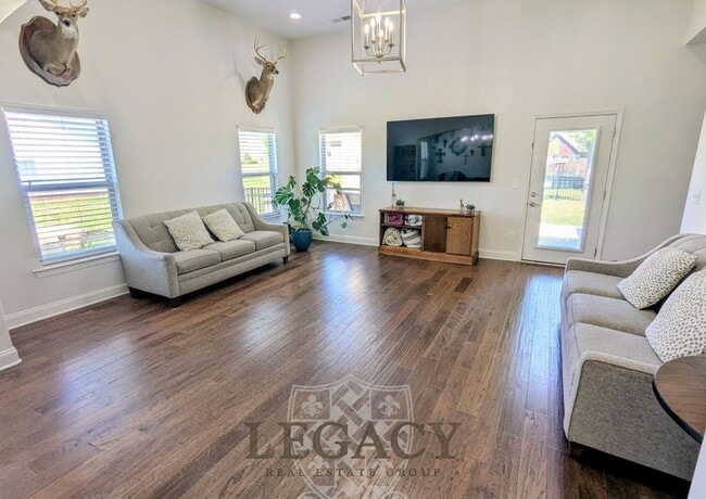 Building Photo - 6150 Christmas Dr