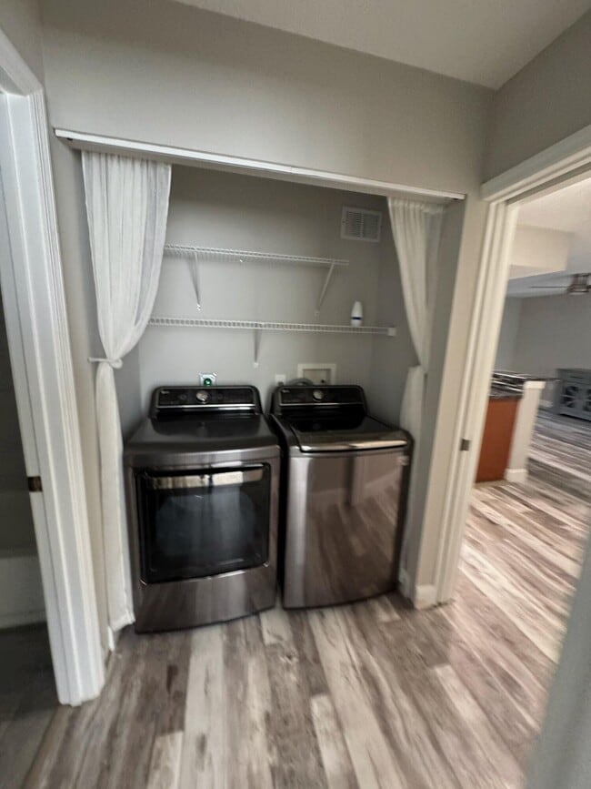 Building Photo - 300 Scotia Dr