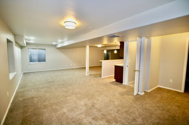 Building Photo - Beautiful 4 Bedroom Ranch Style Home Avail...