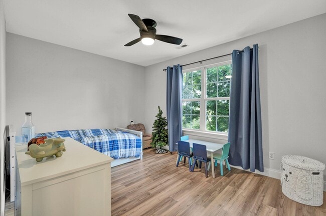 Building Photo - 3120 Pin Oaks Cir NE