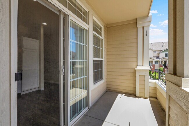 Building Photo - $2,695- 3 Bed, 3 Bath Updated Townhouse wi...