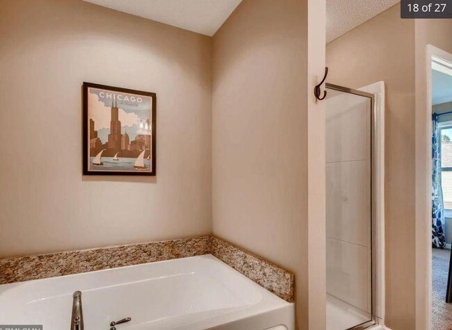 Building Photo - AMAZING! 4 BED/4 BATH TOWNHOUSE IN MAPLE G...