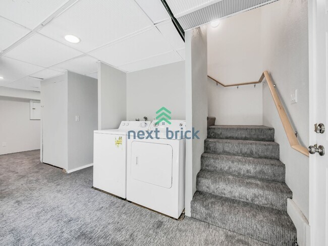 Building Photo - Beautiful 3 beds, 1 bath Single Family Home is available for Rent in Renton!
