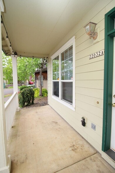 Building Photo - 22032 NE Chinook Way