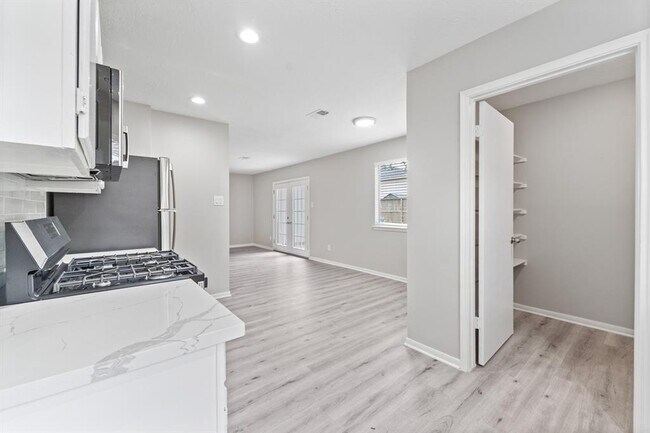 Building Photo - 17043 Macleish Dr