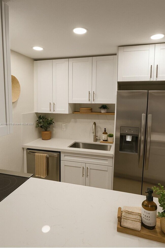 Building Photo - 2665 Middle River Dr