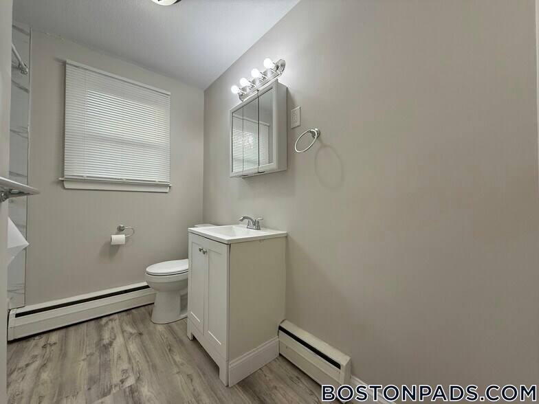 Building Photo - 18 Waugh St