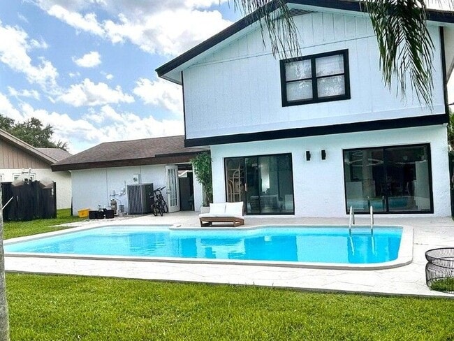 Building Photo - 760 Windtree Way