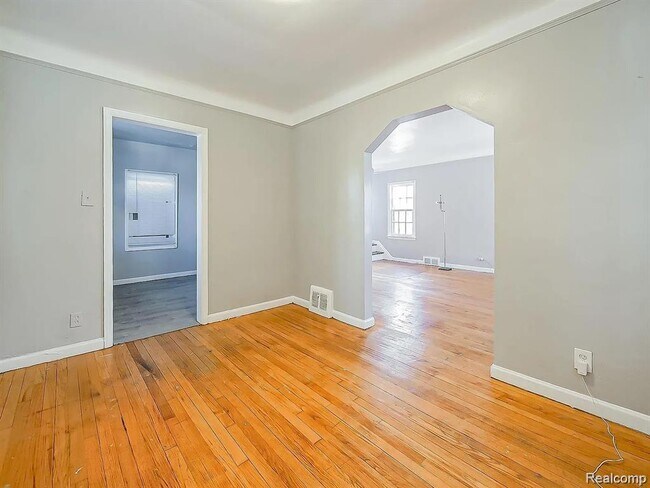 Building Photo - 9744 Lakepointe St