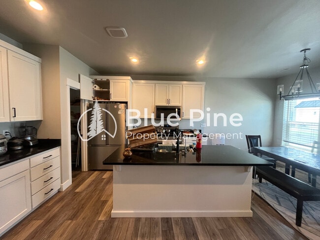 Building Photo - 2886 Sunburst Dr
