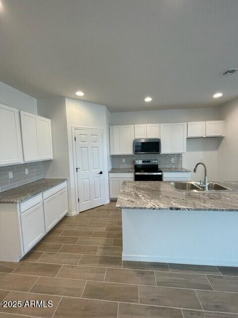 Building Photo - 35912 W Santa Monica Ave