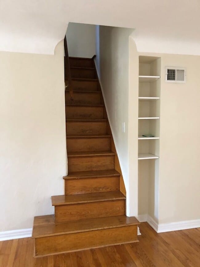 Building Photo - 2 Story, 3+ Bed, 2 Full Baths, Home with G...