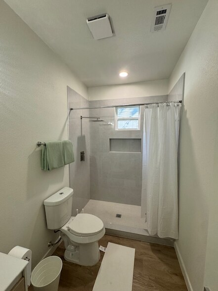 Building Photo - 216 University Ave.