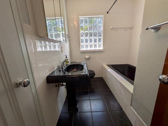 Building Photo - 145 29th Ave N