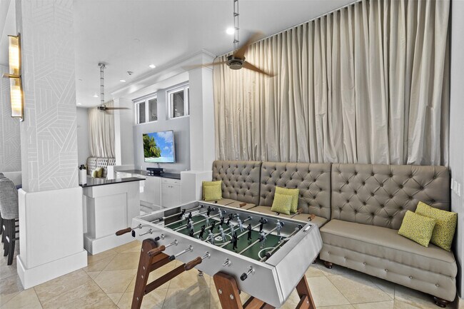 Building Photo - 255 Evernia St