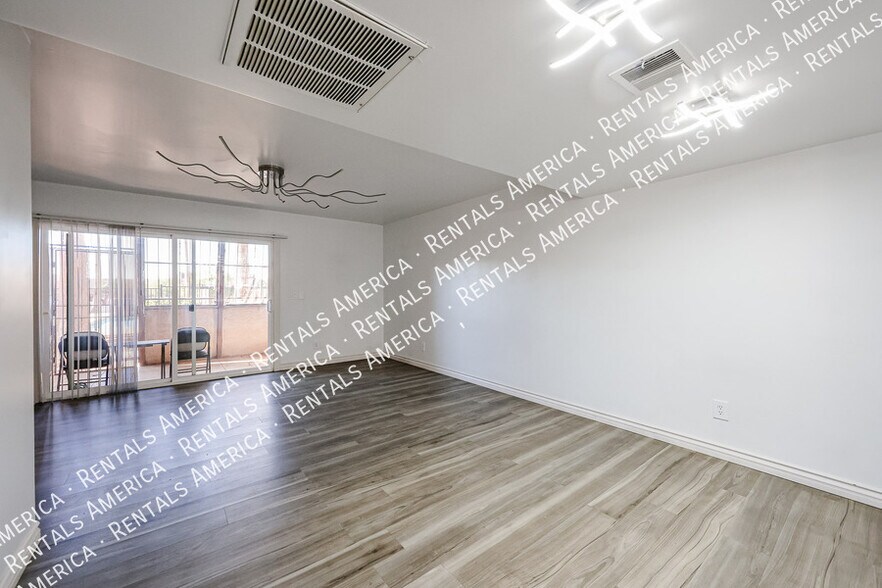 Building Photo - 1601 W Sunnyside Dr