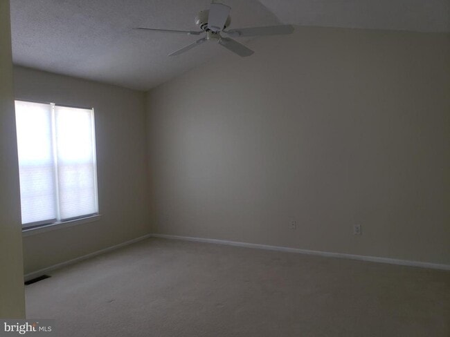 Building Photo - 35 Versailles Blvd