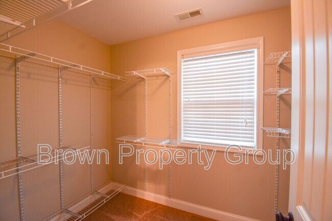 Building Photo - 1004 Liberty Ln