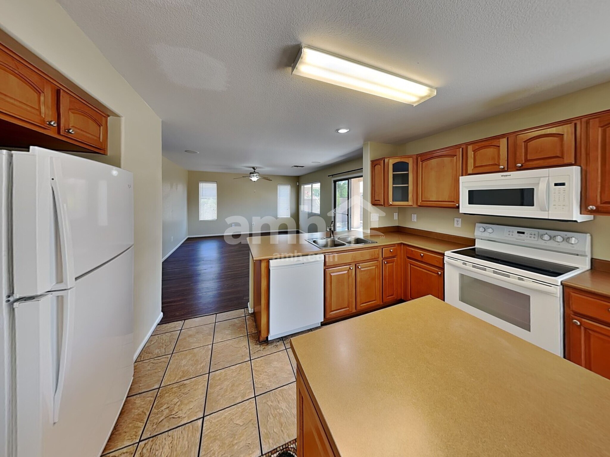 Building Photo - 8409 S 50th Ln