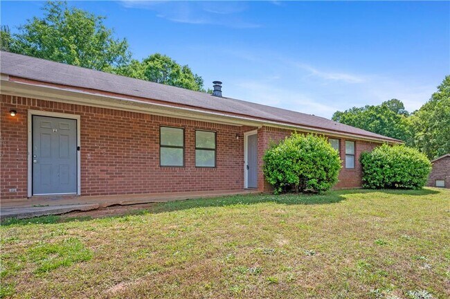 Building Photo - 233 Tanglewood Dr