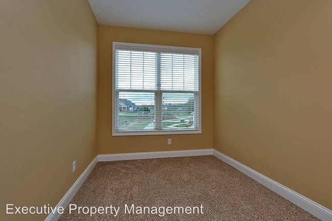 Building Photo - 2022 Walden Pond Way