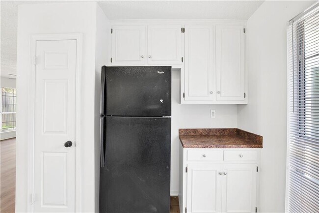 Building Photo - 5631 Bentley Ln