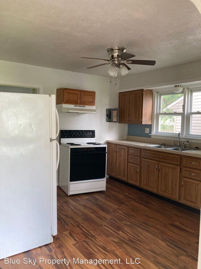 Building Photo - 2 br, 1 bath House - 1202 S May Ave