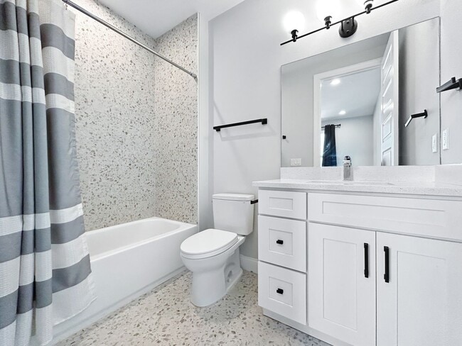 Building Photo - Stunning Townhome in the Heart of Tampa with Rooftop Terrace - 3beds|3.5bath