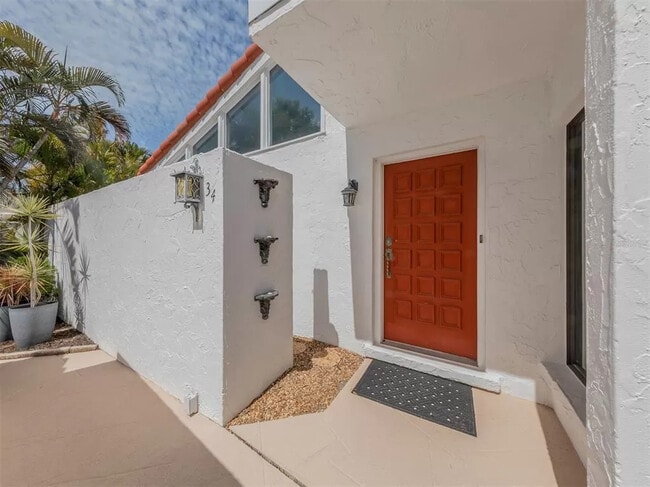 Building Photo - 1585 Tarpon Center Dr