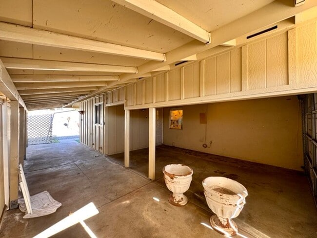 Building Photo - 55+ 2 bedroom 2 bathroom Sun City home for LEASE!