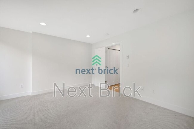 Building Photo - 9207 1st Ave NW